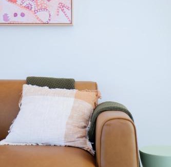 Alexandria Apartment | 2 Bedroom Renovated Cottage - 1 Stop to Central