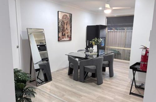 Stanhope Gardens Apartment | 2 BR spacious Granny near Stanhope Leisure Centre