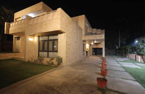 Agra Villa | 2000 m² Villa ∙ 3 bedrooms ∙ 10 guests