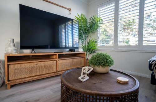 Shellharbour House | 200m to Shellharbour Village - Calm Coastal Townhouse