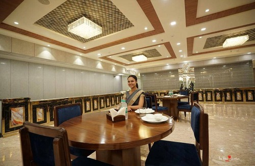 Greater Noida Hotel | 21 m² Hotel ∙ 2 guests