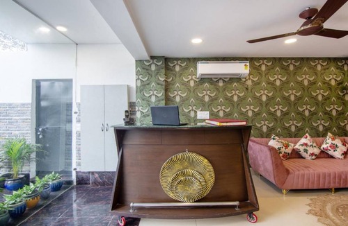 Noida Apartment | 220 m² Apartment ∙ 21 bedrooms ∙ 2 guests