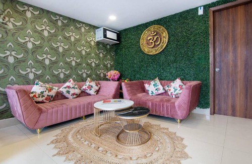 Noida Apartment | 220 m² Apartment ∙ 21 bedrooms ∙ 2 guests