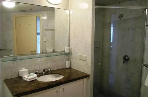 The Rocks Apartment | 2208 Gloucester Self-Catering