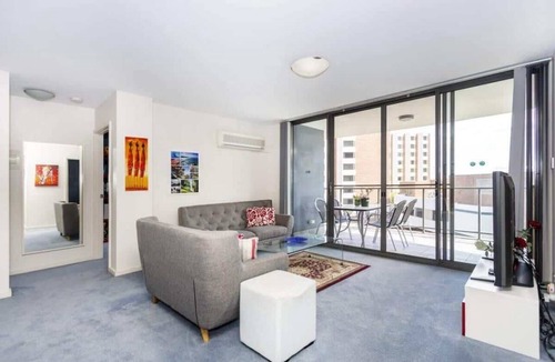 East Perth Apartment | 24 Amazing Adelaide Tce 2BR 2BA Location