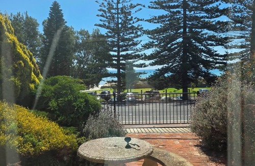 Semaphore Villa | 25 Esplanade Beachfront Villa with Ocean Views