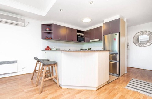 Griffith Apartment | 2BR/2BA Apt w/Dedicated Workspace & Free parking!