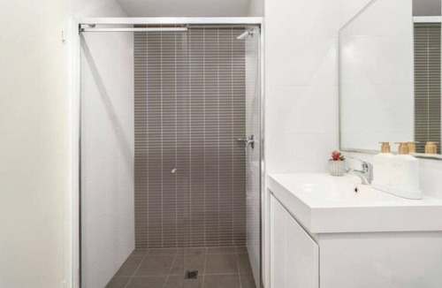 Canterbury Apartment | 2BR APT near Train Station/4ppl/Couple/Business