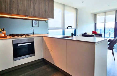 Fortitude Valley Apartment | 2BR Luxury Retreat with Rooftop Pool Access