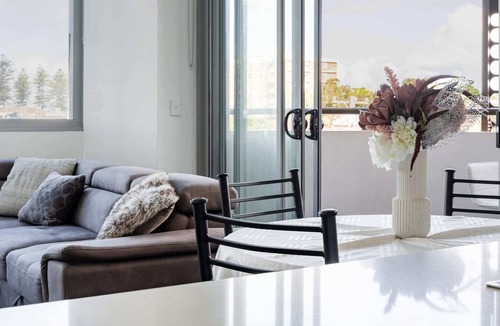 Brighton-le-Sands Apartment | 2BR Modern Beachside Oasis
