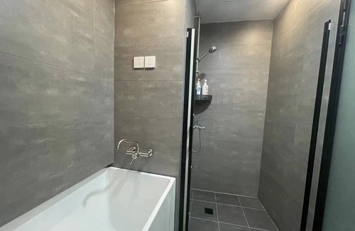 Changning Apartment | 2mins walk to Metro station(3 lines), 10mins walk to theme park