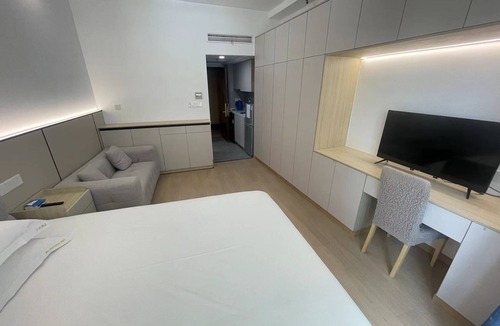 Changning Apartment | 2mins walk to Metro station(3 lines), 10mins walk to theme park