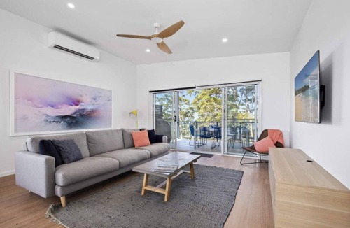 Long Beach Apartment | 3-Bed Coastal Getaway with Direct Beach Access