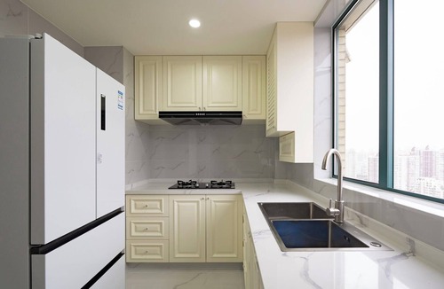 Huangpu Apartment | 3-bedroom apartment with high-rise balcony Near Xintiandi CBD200m to Metro.