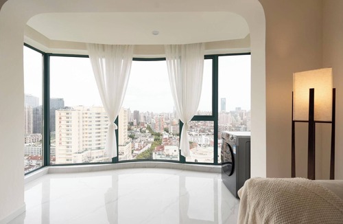 Huangpu Apartment | 3-bedroom apartment with high-rise balcony Near Xintiandi CBD200m to Metro.