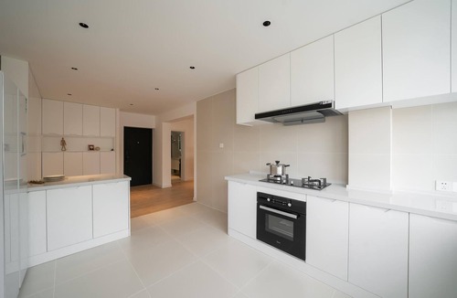 Huangpu Apartment | 3-bedroom apartment with Full-height windows and high-floor panoramic view
