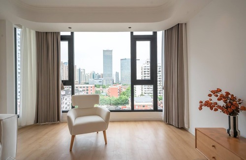 Huangpu Apartment | 3-bedroom apartment with Full-height windows and high-floor panoramic view