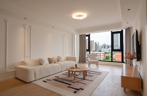 Huangpu Apartment | 3-bedroom apartment with Full-height windows and high-floor panoramic view