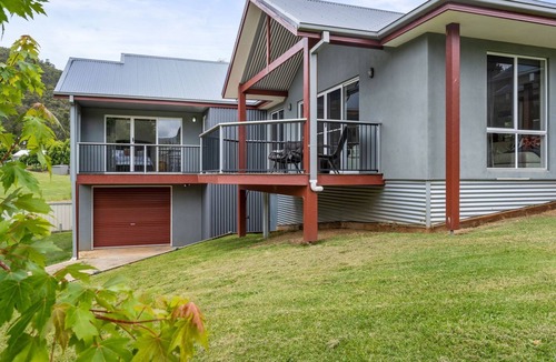 Bright House | 3 Peaks Rise - BRIGHT
