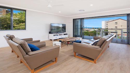 Kings Beach House | 35 Moreton Parade Kings Beach QLD