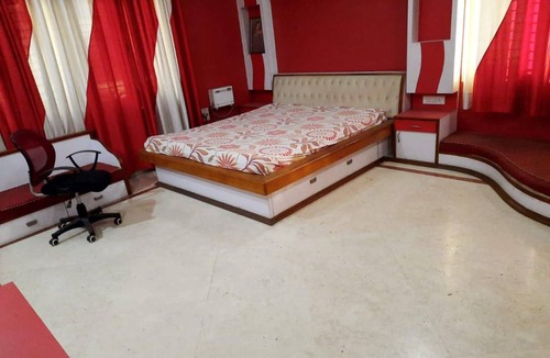 Aliganj House | 371 m² Bungalow ∙ 4 bedrooms ∙ 8 guests