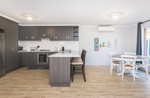 Mount Barker House | 3bedroom Modern Home in Mt Barker, 8km to Hahndorf