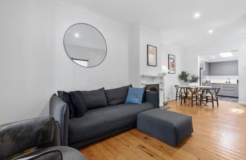 Chippendale Apartment | 3BR Home with Outdoor Dining Near Central Station