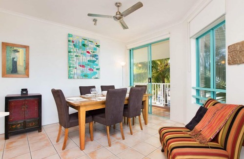 Trinity Beach Apartment | 3BR Waterfront "The Beach Shack" - WIFI