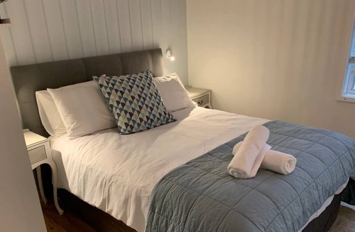 Woronora Apartment | 4 bedroom riverfront unit above The Boatshed Café.