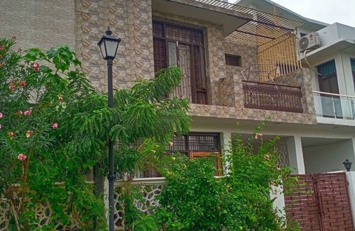 Mohangarh Villa | 4-bedroom villa in welcoming Lucknow with AC, WiFi. Enjoyable stay guaranteed