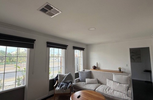 Semaphore House | 400m from the beach!