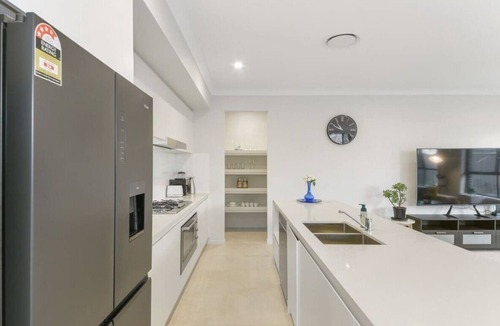 Box Hill House | 4Beds Brand New Designer Home Close to Mall