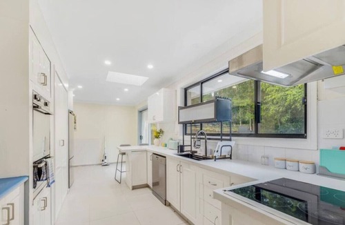 Castle Hill House | 4BR Castle Hill Home | Garage | Near Mall & Park