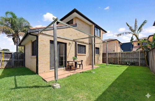 Ingleburn Condo | 5 Min to Station Modern 2BR Townhouse Parking