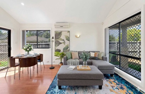 Ingleburn Condo | 5 Min to Station Modern 2BR Townhouse Parking