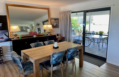 Milton House | 5 min walk to Milton Village, 5 min drive to the beach.
