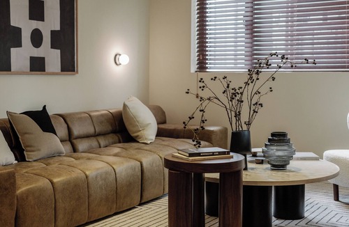 Jing'an Apartment | 5 mins walk to Jing'an temple, 4br, 2bth, Family friendly!