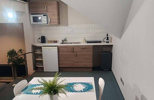Perth House | 57 Huge Perth Highgate Stay Near HBF Gated Parking