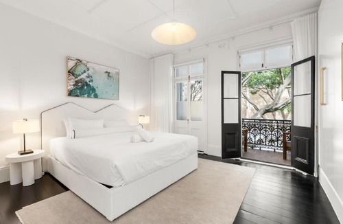 Paddington Apartment | 5BR Paddington Home w Private Parking and Studio