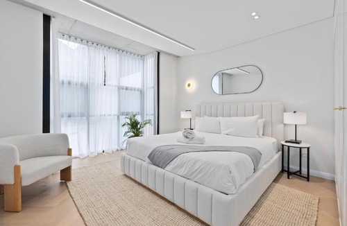 Woolloomooloo Apartment | 5BR Terrace House, Rooftop Spa & Amazing City View