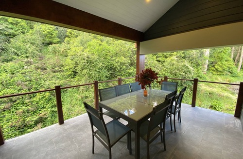 Bowral House | 6 Bed, 4 Bath, 3 Level Renovated Barn, 1400m to Bowral Centre, 320m2, Peaceful