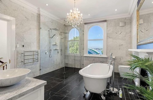 Millers Point Apartment | 6-Bed Home with Alfresco Dining and Harbour Views