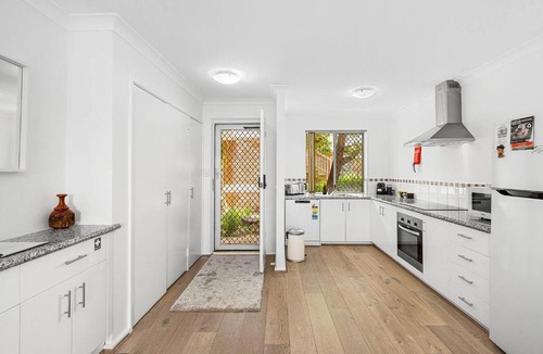 South Perth Apartment | 6 Light Bright Home in South Perth