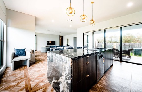 Diamond Beach House | 6 Summerland @ Glorious Diamond Beach with Outdoor Spa