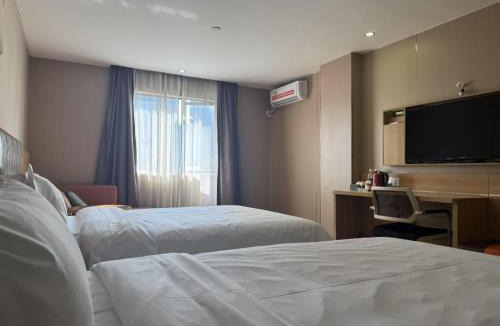 Longgang Hotel | 7天优品深圳龙岗大运中心爱联地铁站店