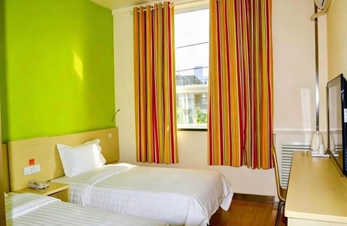 Gaotai County Hotel | 7 Days Inn Zhangye Gaotai County Central Square