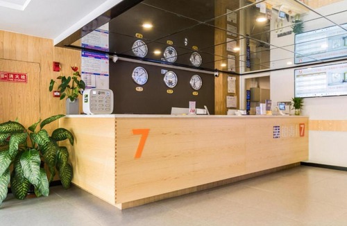 Sanya Hotel | 7 Days Premium Sanya Bay Haiyue Plaza Foreign Trade Road Food Street Branch