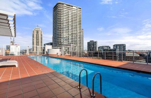 Darling Harbour House | 72-2HS Abnb-Style Urban Pearl, Parking, Pool and Step to Darling Harbour
