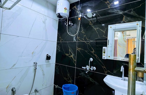 Mathura Hotel | 9-room hotel in lovely Mathura with WiFi, fitness room, AC