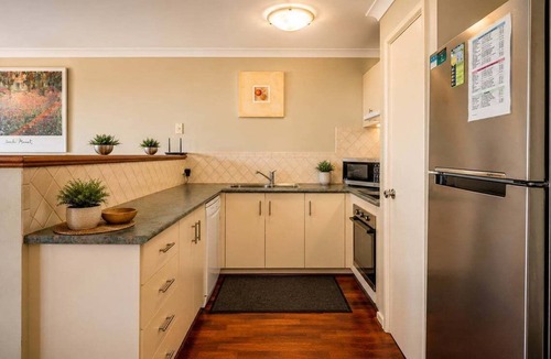 Broadwater House | 98 Steps To The Beach | Retreat with Pool Access